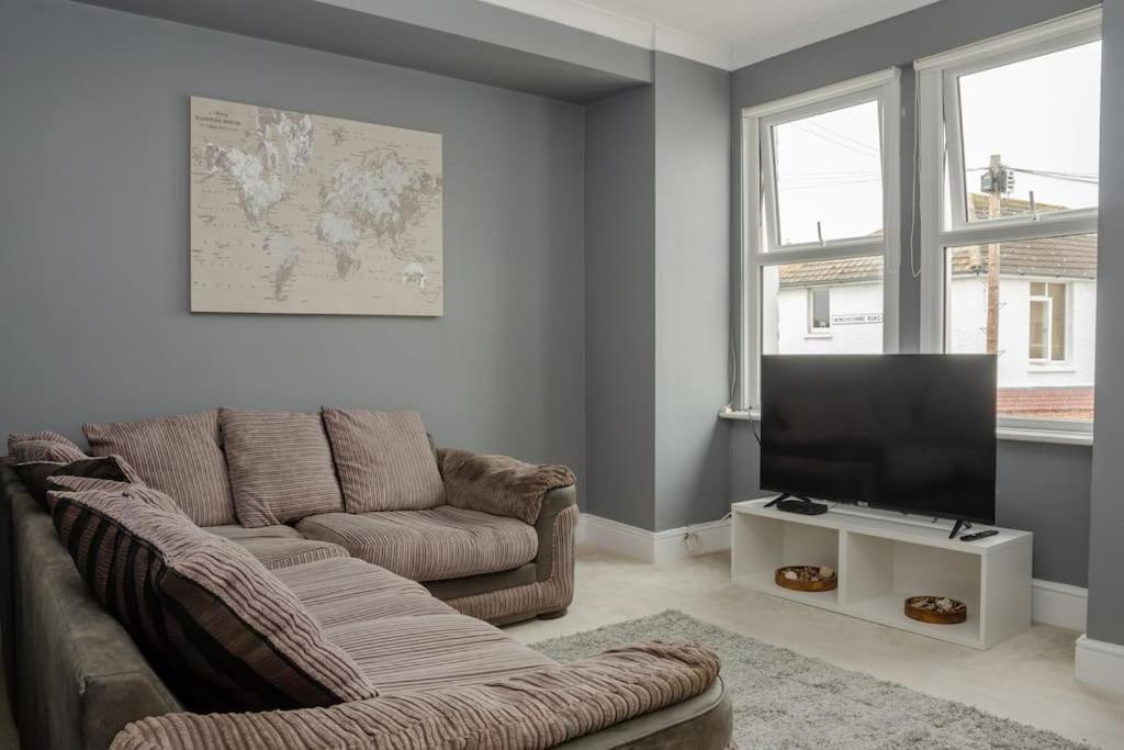 Peaceful & Spacious Family Home In Eastbourne! Exterior foto